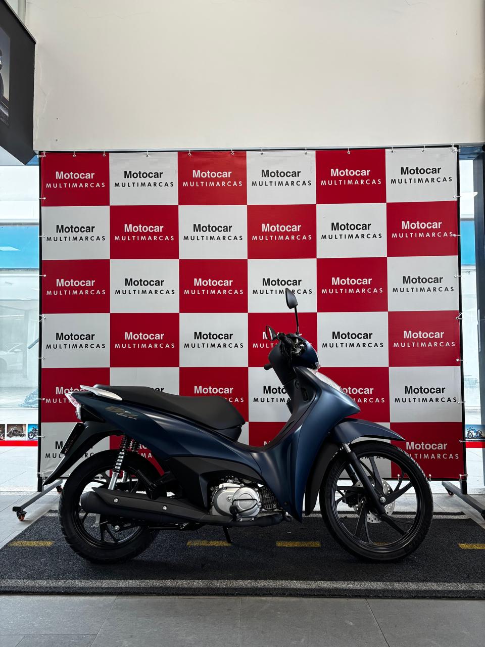 Biz 124 EX 2025 moto usada na cor azul metálico. Seminova.